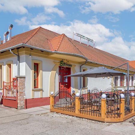 Bed and Breakfast 100 Eves Fogado Szatymaz Exteriér fotografie